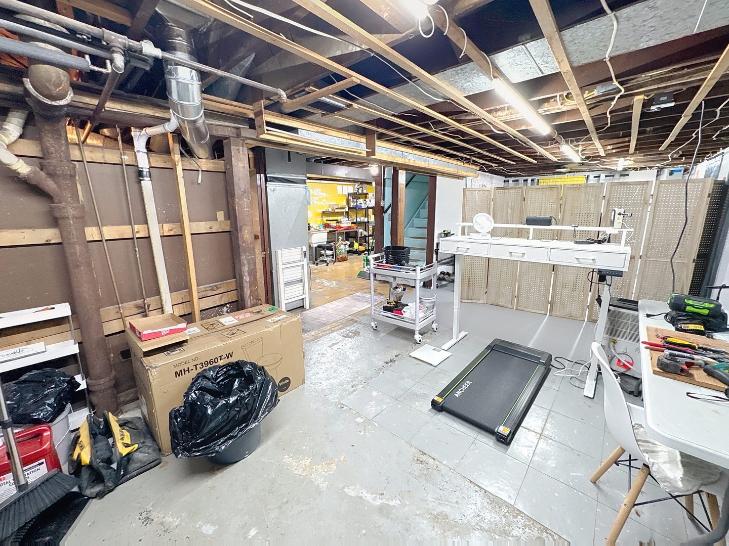 509 40th Street East Moline, IL 61244 - Photo 20 of 23 a room with furniture