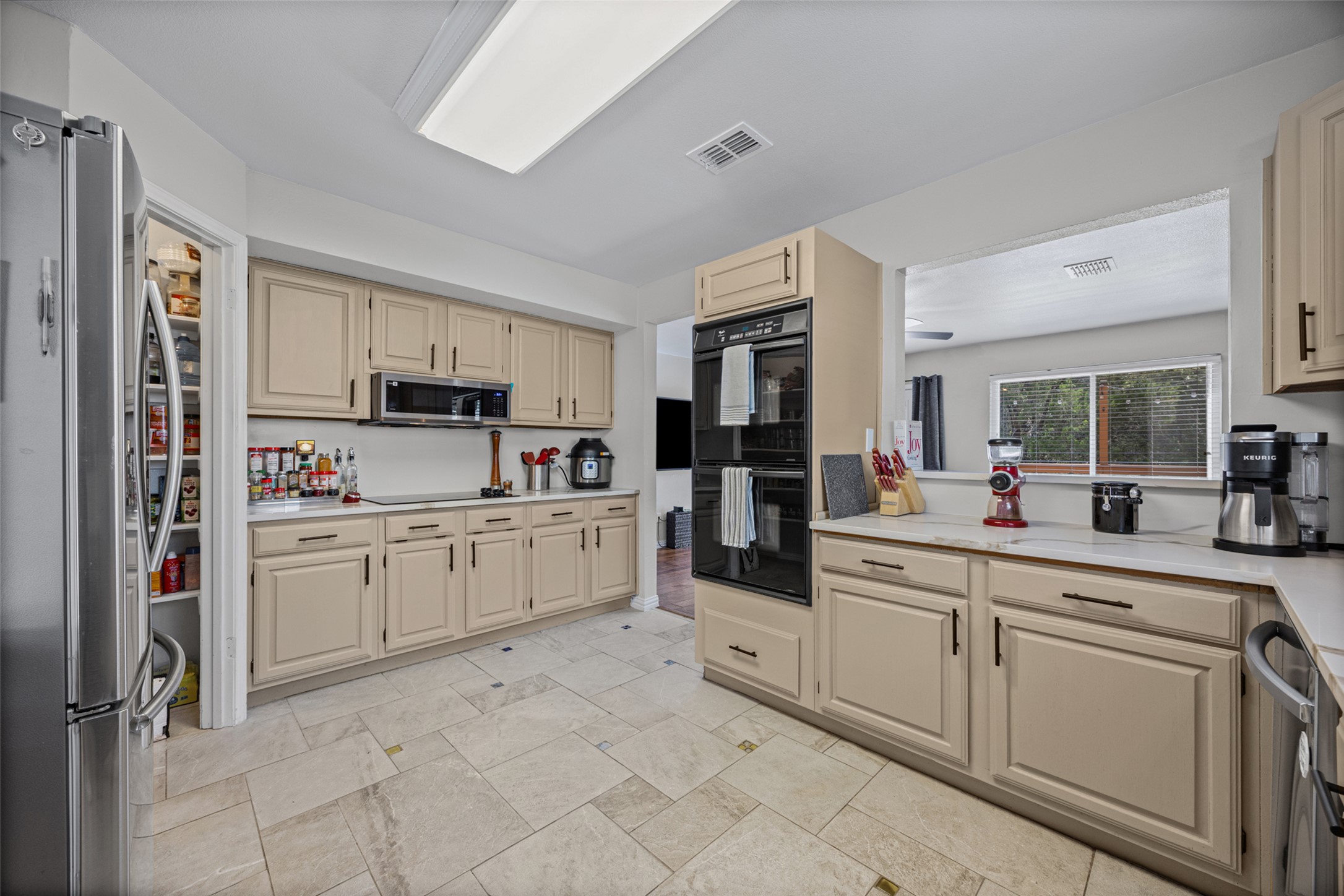 3011 Wadsworth Way Austin, TX 78748 - Photo 20 of 35 Cook and bake up a storm with ample counterspace, and double oven.