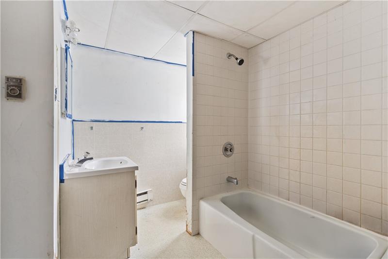 5158 McCandless Road Butler, PA 16001 - Photo 30 of 41 a bathroom with a tub a sink and mirror