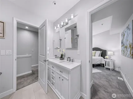 a en suite bathroom with a double vanity sink and a mirror