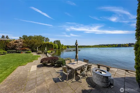 a view of a patio