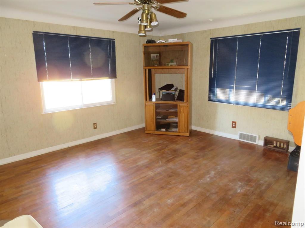 5231 North Jennings Road Flint, MI 48504 - Photo 8 of 18