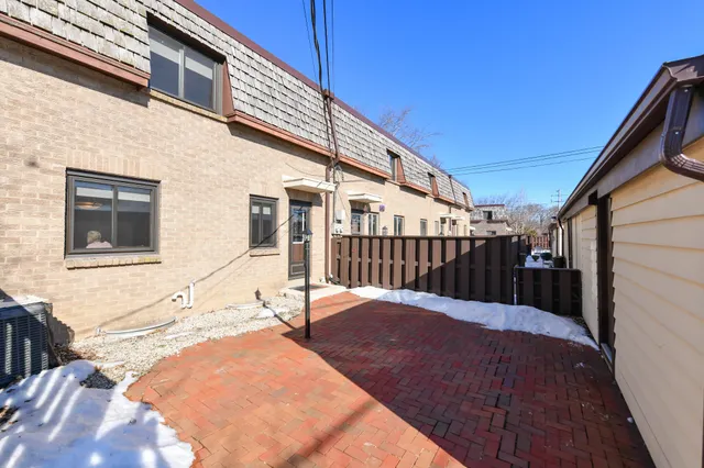 $305,000 | 16107 West Heritage Lane, New Berlin, WI 53151