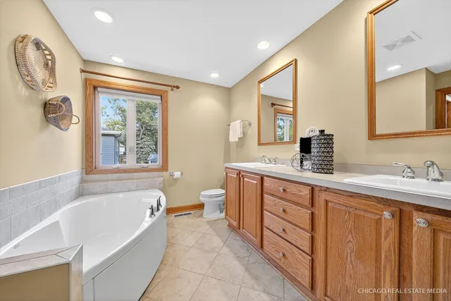$639,900 | 225 Elmwood Drive, Naperville, IL 60540
