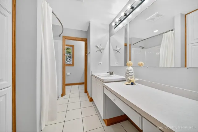 $639,900 | 225 Elmwood Drive, Naperville, IL 60540