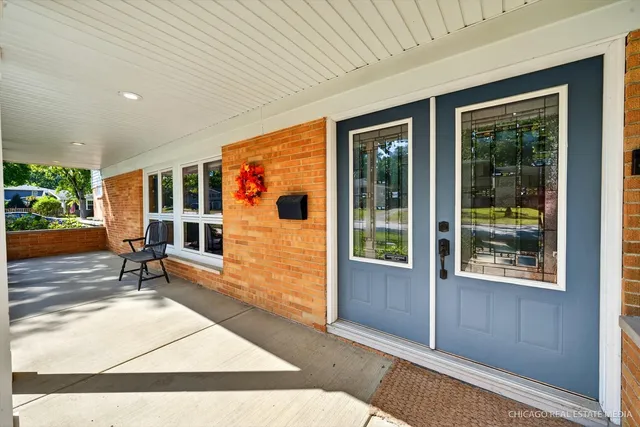 $639,900 | 225 Elmwood Drive, Naperville, IL 60540