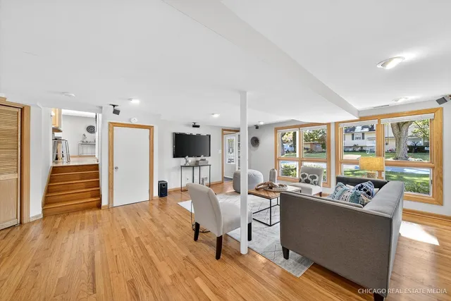 $639,900 | 225 Elmwood Drive, Naperville, IL 60540