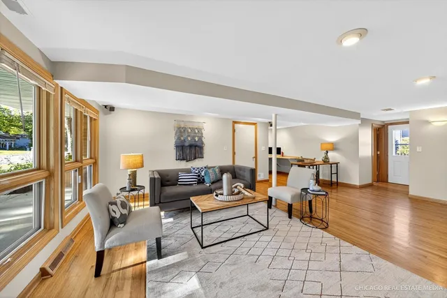 $639,900 | 225 Elmwood Drive, Naperville, IL 60540