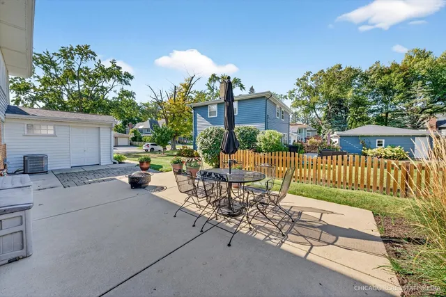 $639,900 | 225 Elmwood Drive, Naperville, IL 60540