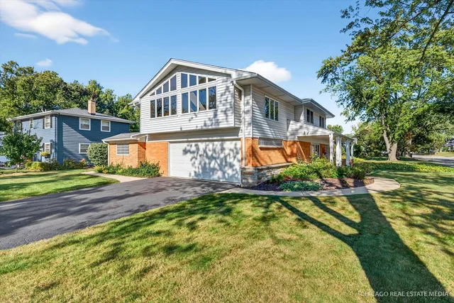 $639,900 | 225 Elmwood Drive, Naperville, IL 60540