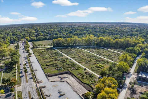 $599,000 | 225 Elmwood Drive, Naperville, IL 60540