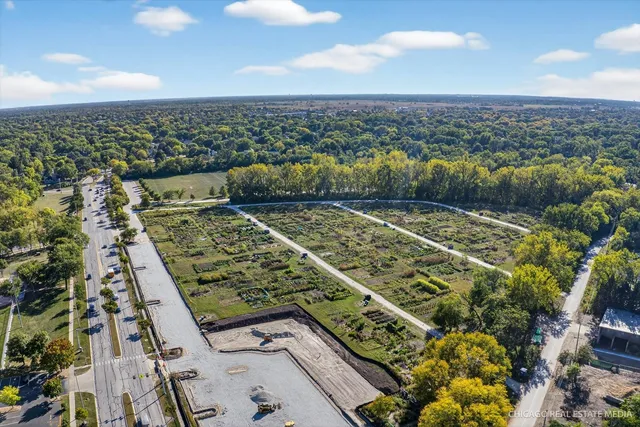 $639,900 | 225 Elmwood Drive, Naperville, IL 60540