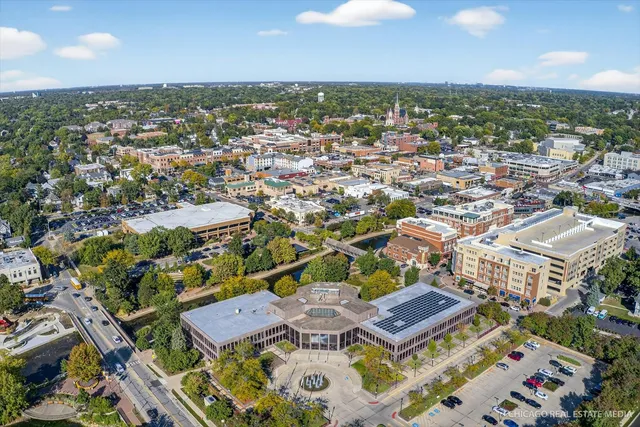 $639,900 | 225 Elmwood Drive, Naperville, IL 60540