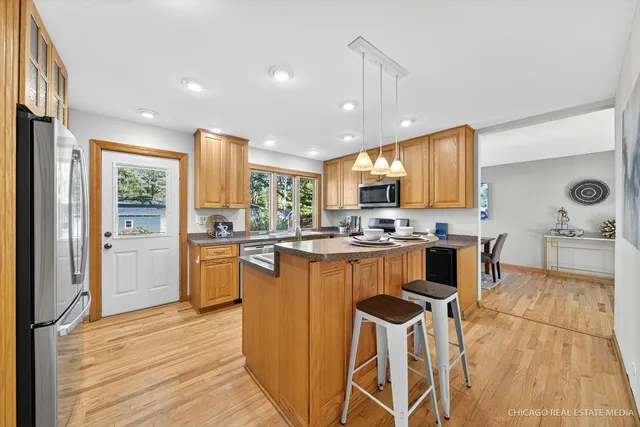 $639,900 | 225 Elmwood Drive, Naperville, IL 60540