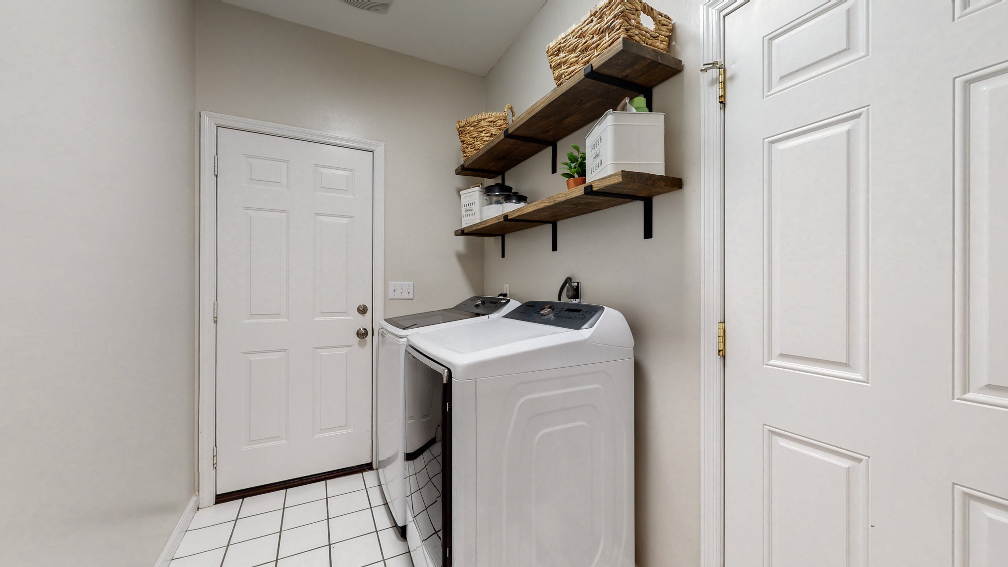 885 Southerland Road Dickson, TN 37055 - Photo 16 of 40 a utility room with dryer and washer