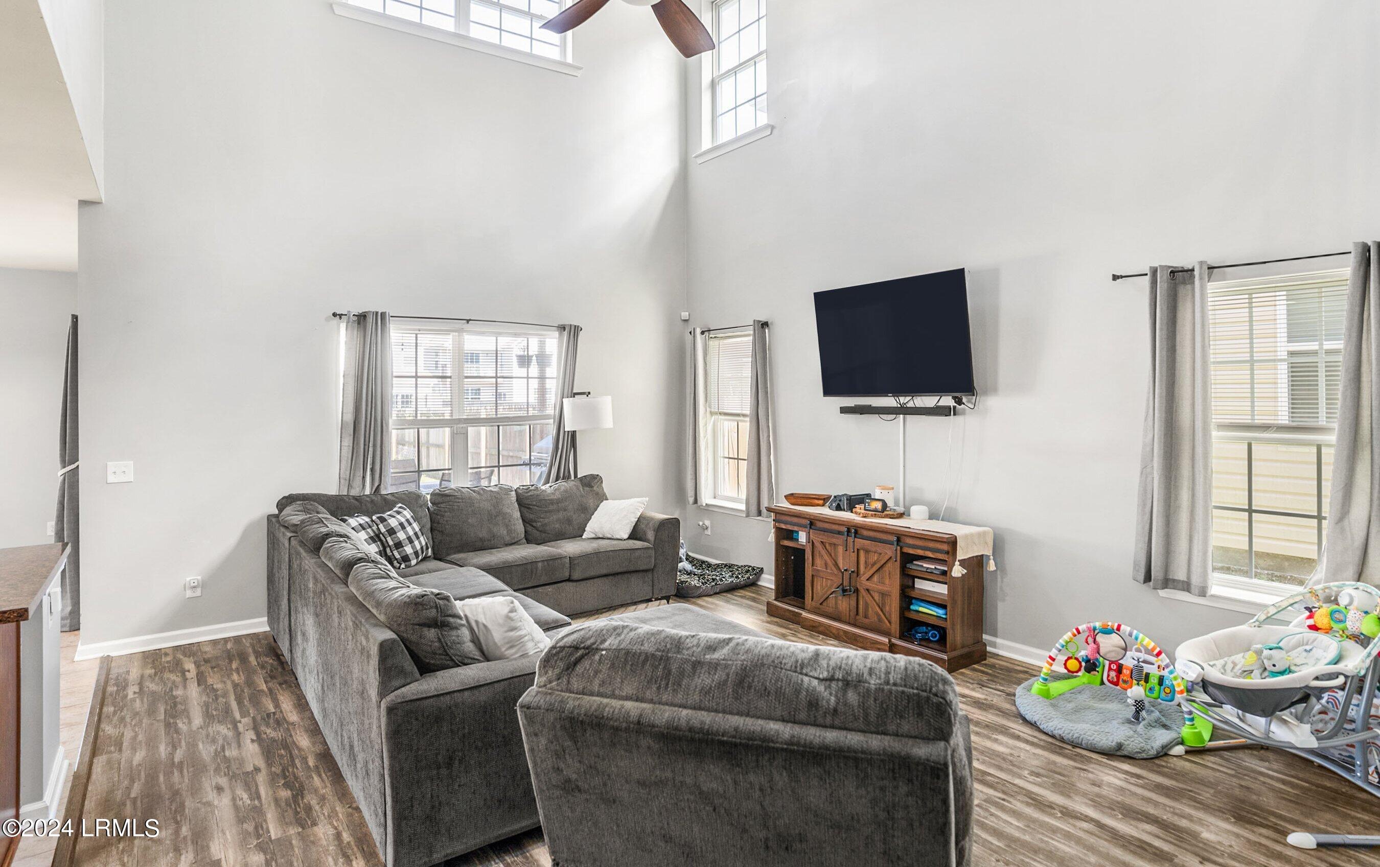 109 Glory Road Beaufort, SC 29906 - Photo 5 of 34 DSC00018-10-1.jpg-SMALL
