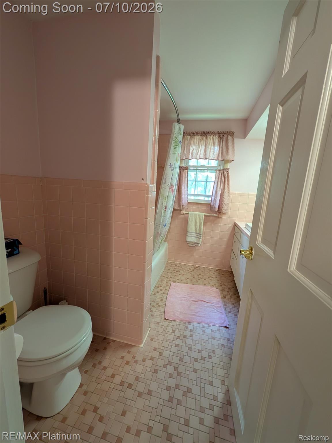 1430 Dauner Road Fenton, MI 48430 - Photo 19 of 41 Full Bathroom 2 - roomy, tiled, storage, tub