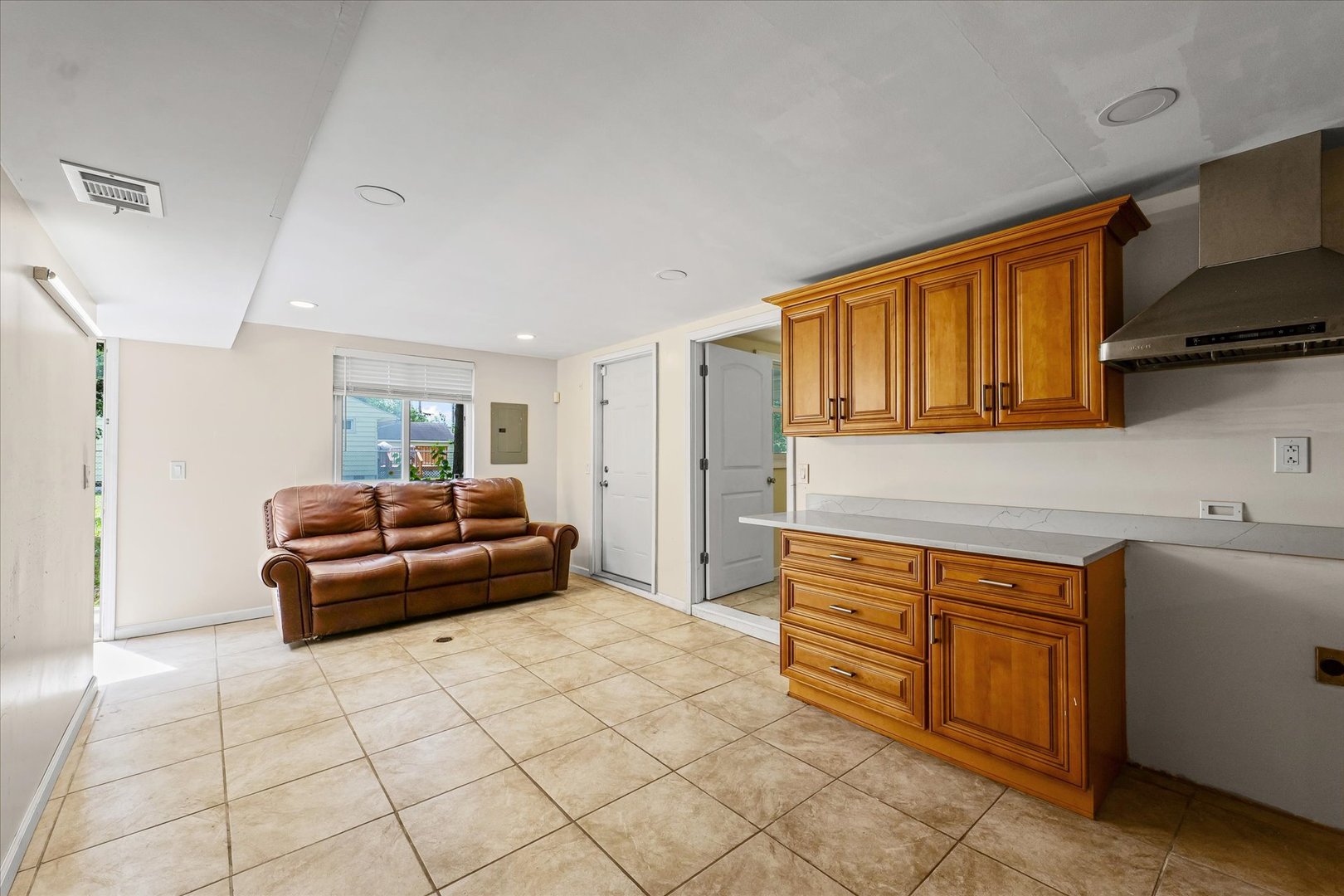 1507 North Ridgeway Avenue Champaign, IL 61821 - Photo 12 of 47 a living room with furniture and a window