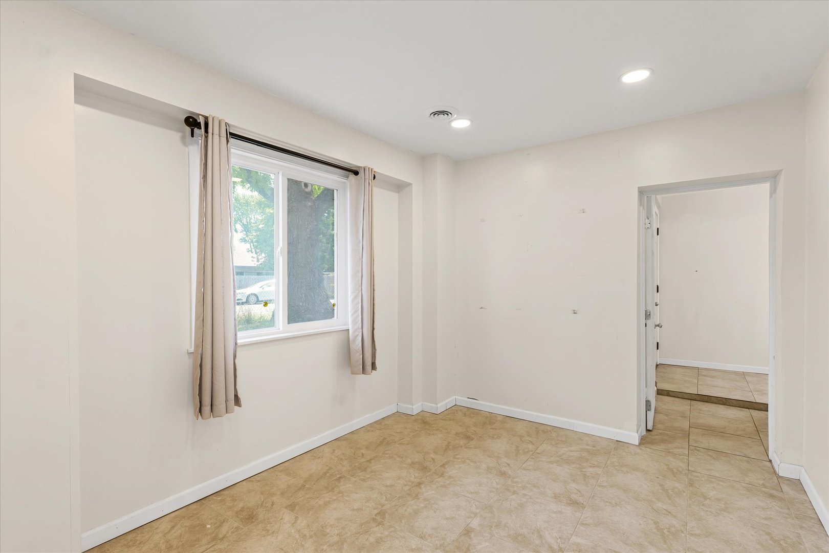 1507 North Ridgeway Avenue Champaign, IL 61821 - Photo 19 of 47 an empty room with windows