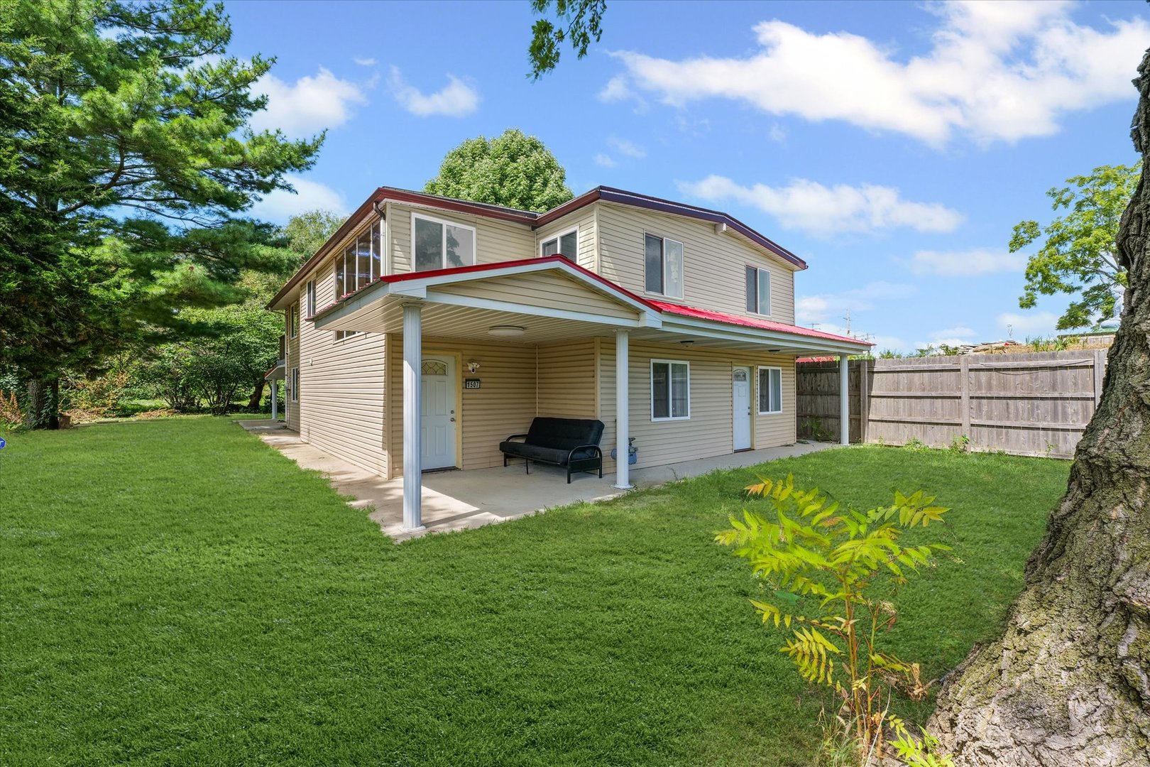 1507 North Ridgeway Avenue Champaign, IL 61821 - Photo 4 of 47 a front view of a house with a garden