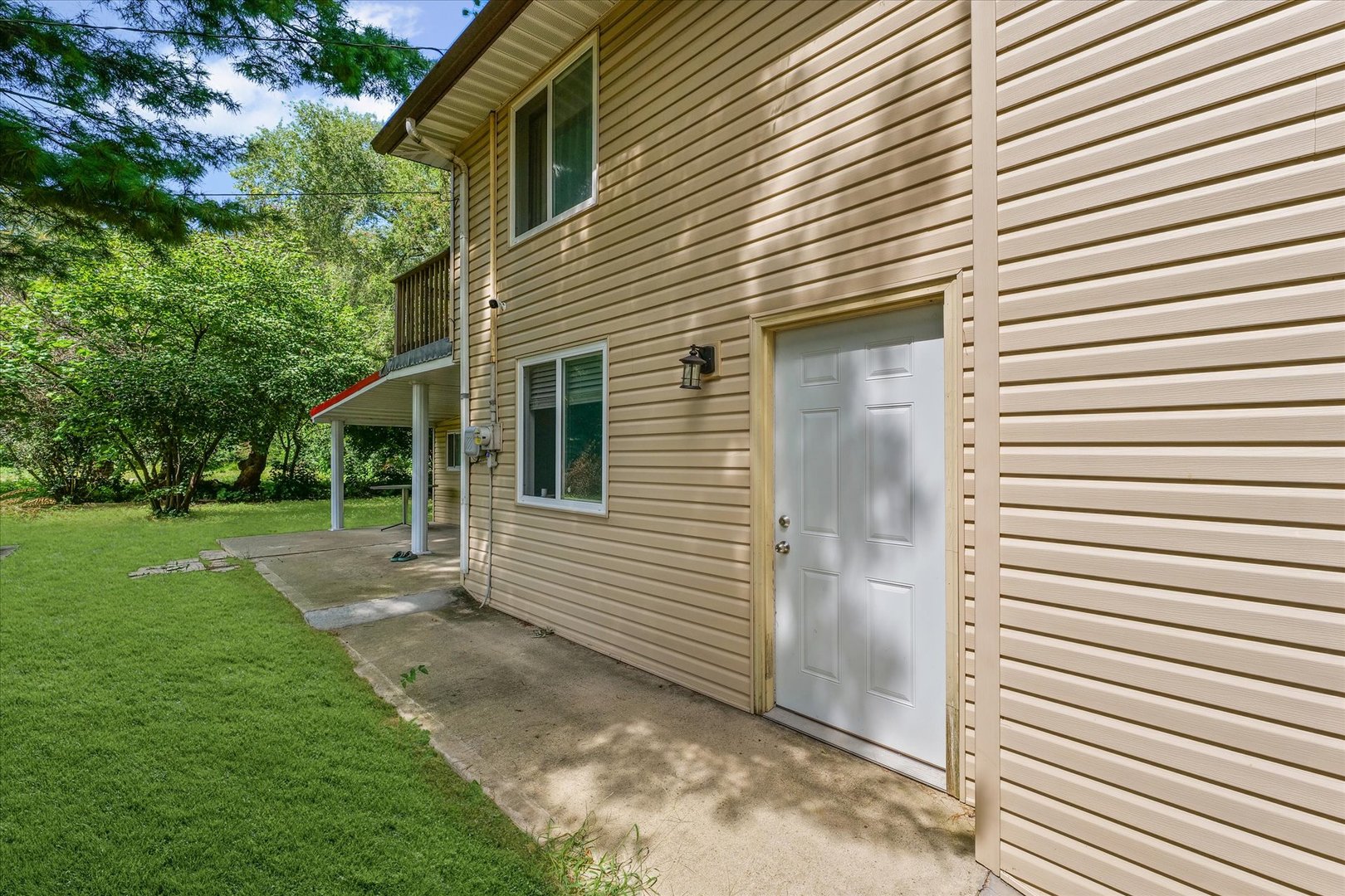 1507 North Ridgeway Avenue Champaign, IL 61821 - Photo 42 of 47 a front view of a house with a yard