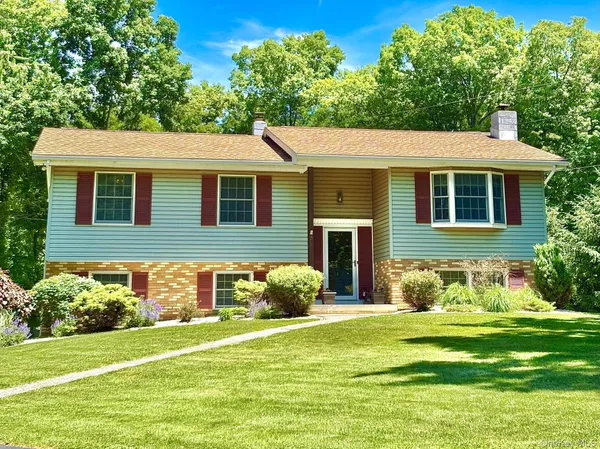 $750,000 | 6 Kipsbergen Drive, Rhinebeck, NY 12572
