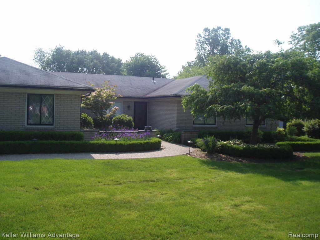 17494 Wayne Road Livonia, MI 48152 - Photo 3 of 11 LARGE LOT