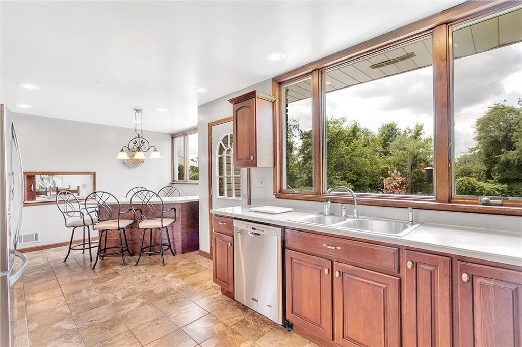 2041 Reis Run Road Pittsburgh, PA 15237 - Photo 12 of 24 Gallery Image 12