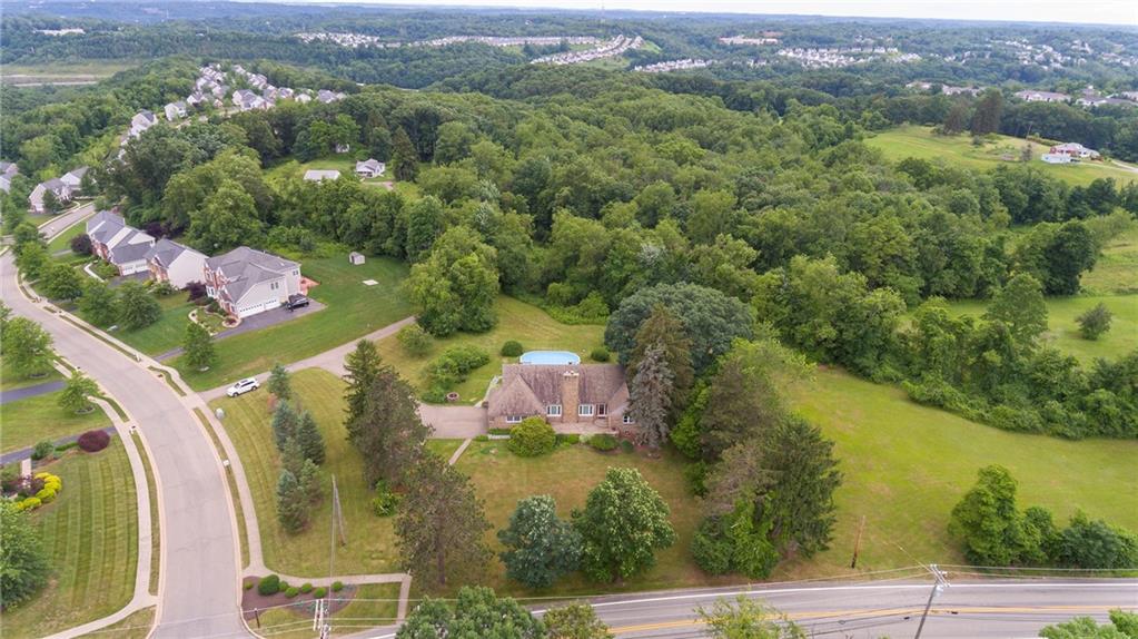 2041 Reis Run Road Pittsburgh, PA 15237 - Photo 3 of 24 Gallery Image 3