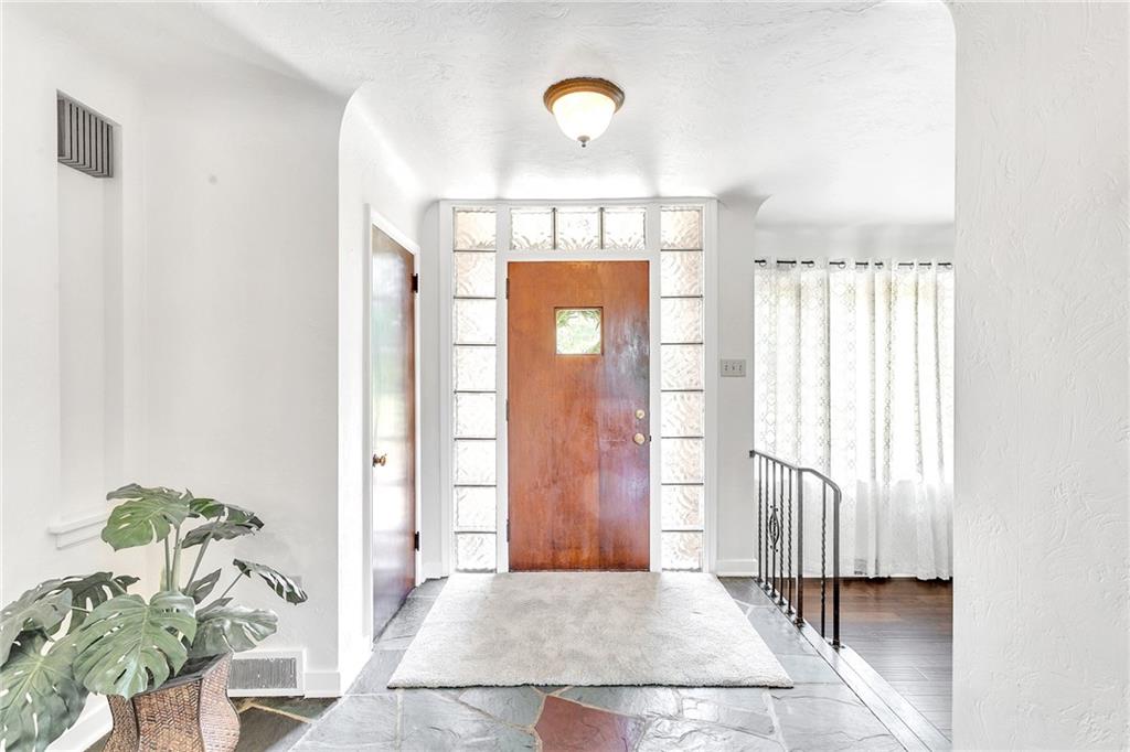 2041 Reis Run Road Pittsburgh, PA 15237 - Photo 6 of 24 Gallery Image 6