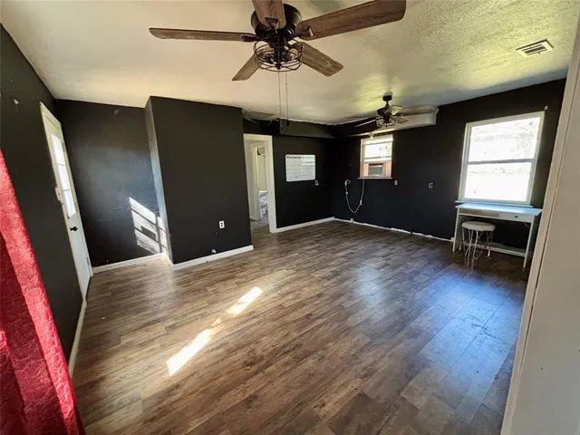 a view of a livingroom with furniture and a ceiling fan