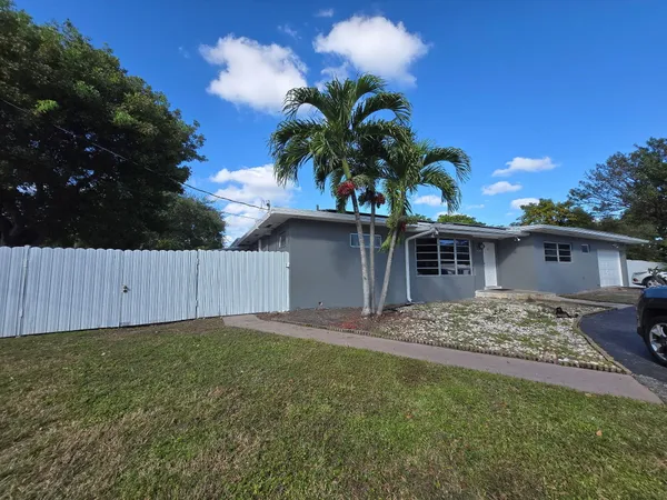 $5,500 | 17390 Northeast 22nd Avenue, North Miami Beach, FL 33162