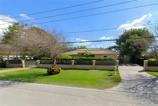 $1,950,000 | 10621 Southwest 77th Avenue, Pinecrest, FL 33156