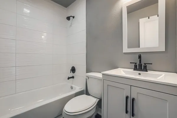 $1,645 | 5909 Lago Vista Way, Unit B, Lago Vista, TX 78645
