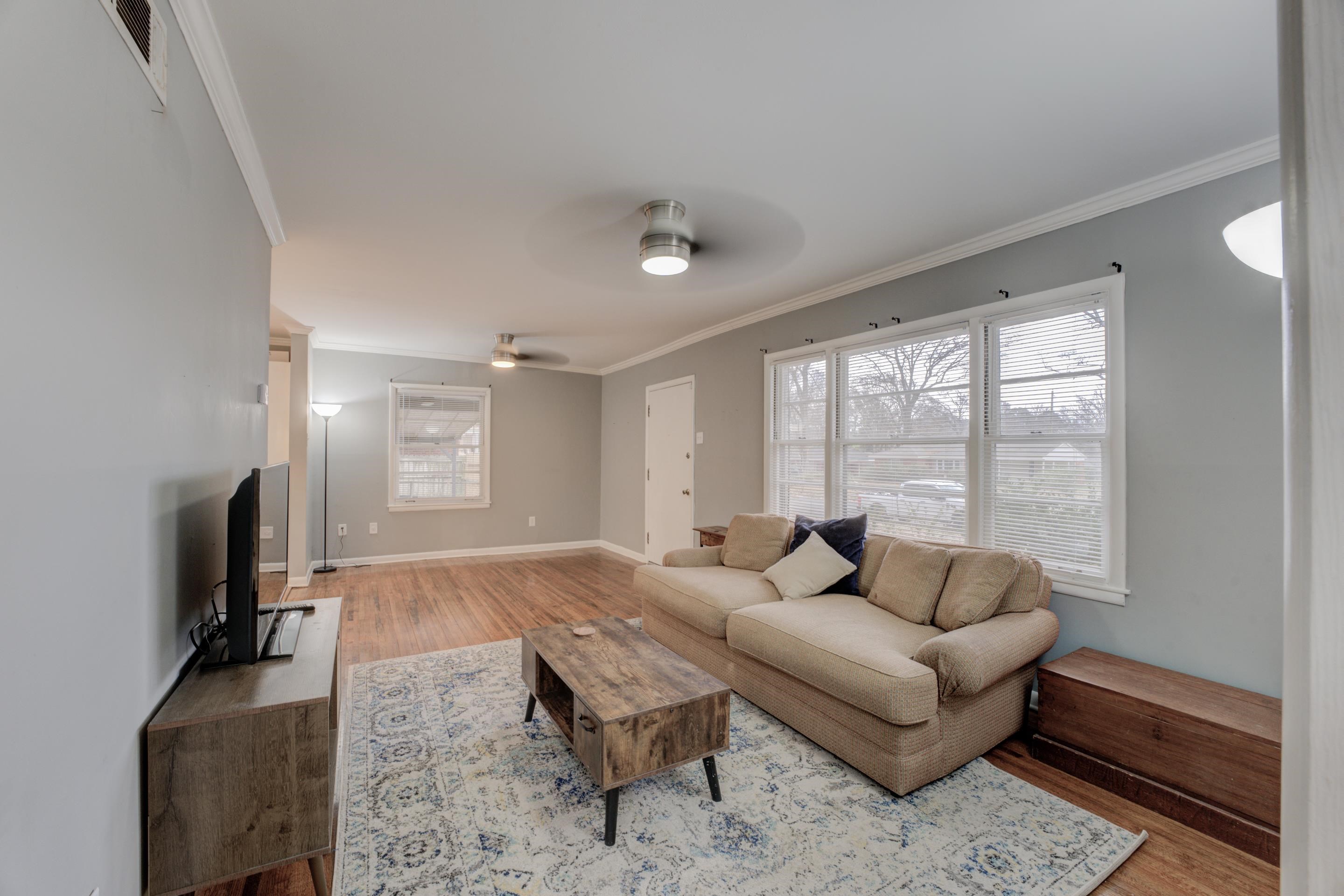 4990 Sea Isle Road Memphis, TN 38117 - Photo 6 of 25 a living room with furniture wooden floor and a flat screen tv