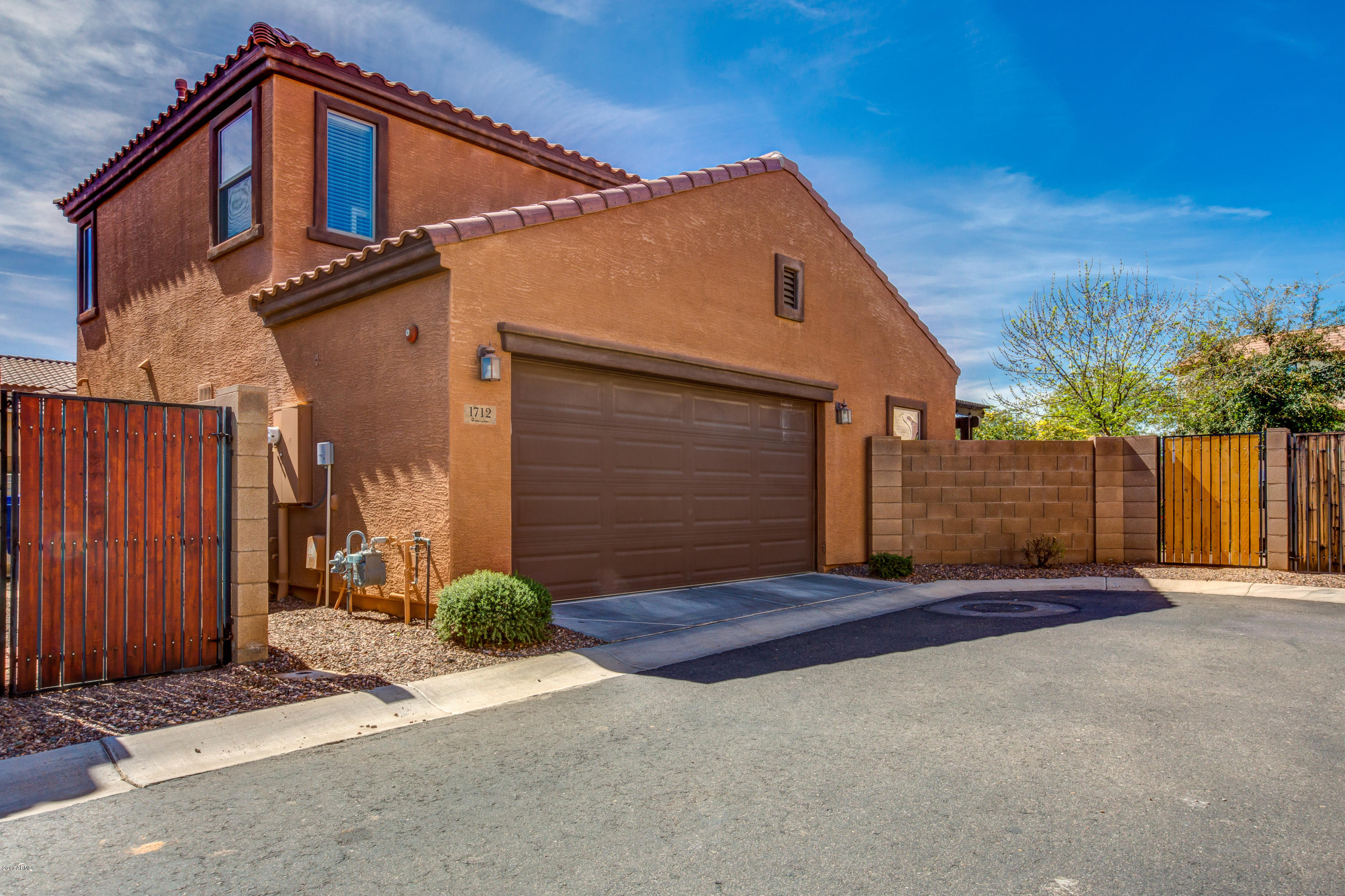 1712 South Martingale Road Gilbert, AZ 85295 - Photo 26 of 31 North Side of Home