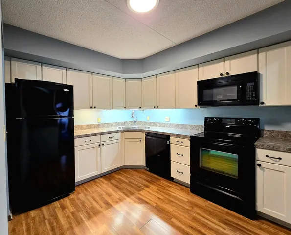 $165,000 | 2455 Londin Lane East, Unit 117, Maplewood, MN 55119