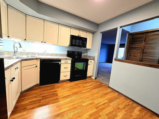 $165,000 | 2455 Londin Lane East, Unit 117, Maplewood, MN 55119