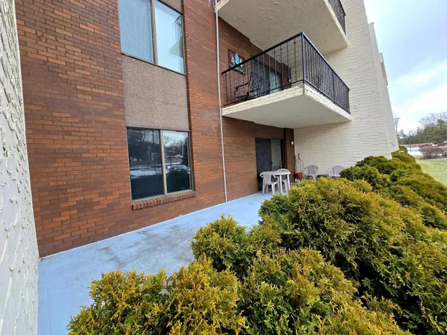 $165,000 | 2455 Londin Lane East, Unit 117, Maplewood, MN 55119