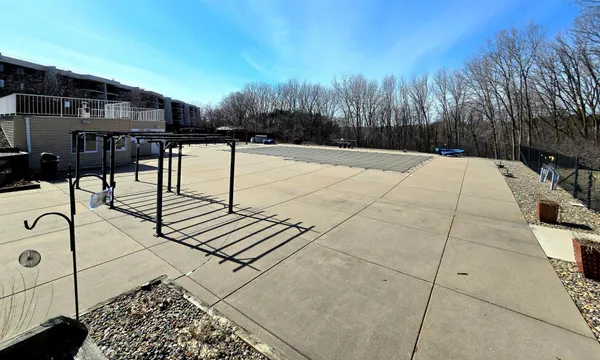 $159,900 | 2455 Londin Lane East, Unit 117, Maplewood, MN 55119