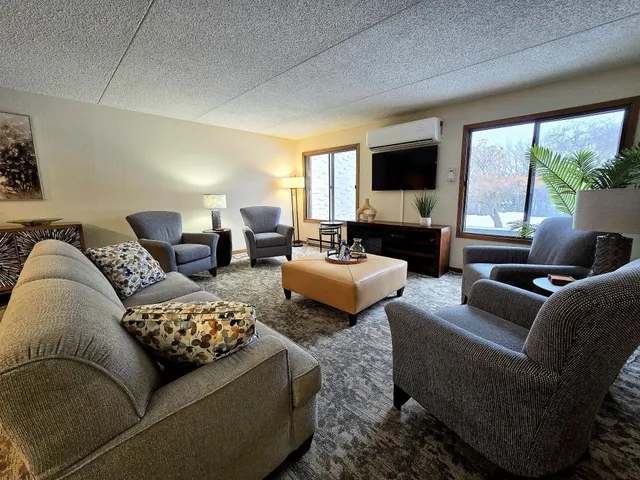 $165,000 | 2455 Londin Lane East, Unit 117, Maplewood, MN 55119