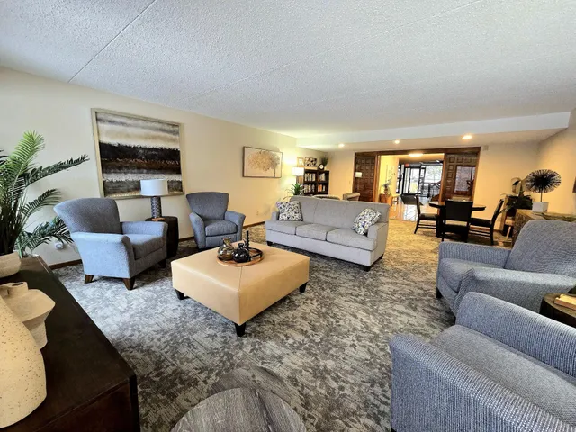 $165,000 | 2455 Londin Lane East, Unit 117, Maplewood, MN 55119