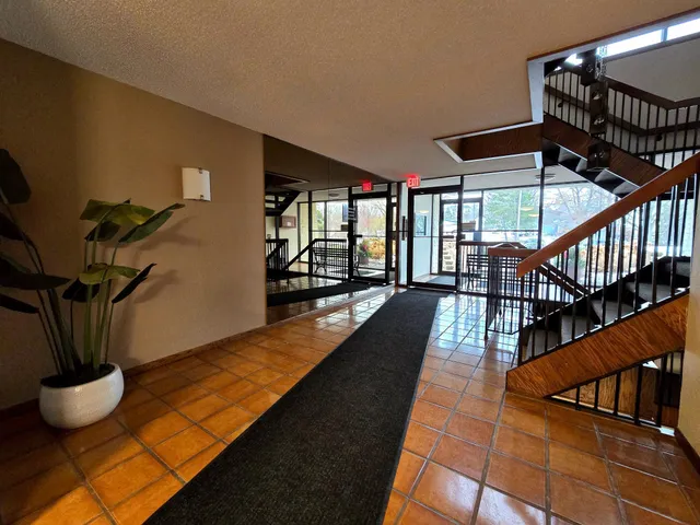 $165,000 | 2455 Londin Lane East, Unit 117, Maplewood, MN 55119