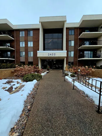 $159,900 | 2455 Londin Lane East, Unit 117, Maplewood, MN 55119