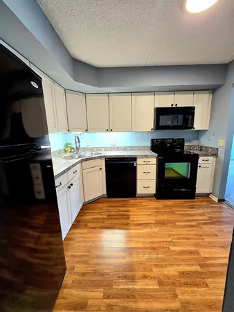 $159,900 | 2455 Londin Lane East, Unit 117, Maplewood, MN 55119