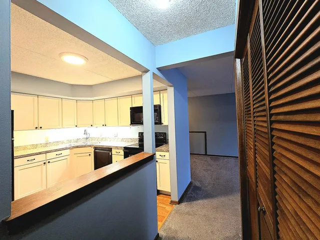 $165,000 | 2455 Londin Lane East, Unit 117, Maplewood, MN 55119