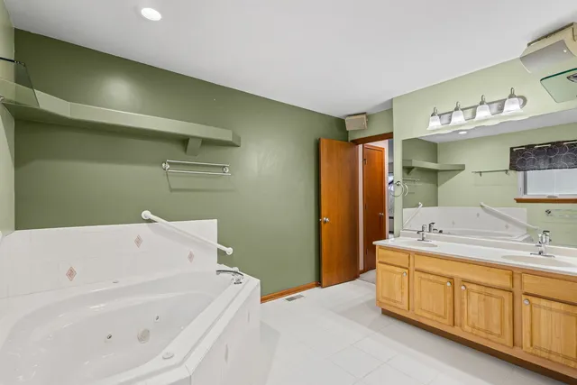 $425,000 | 601 Edgewater Drive, Minooka, IL 60447