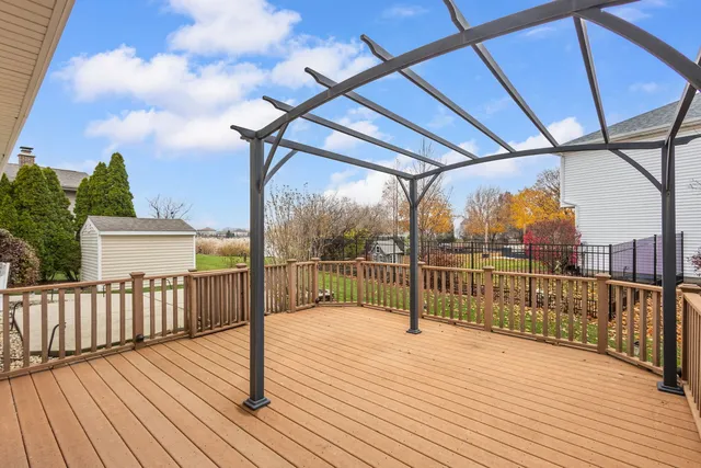 $425,000 | 601 Edgewater Drive, Minooka, IL 60447