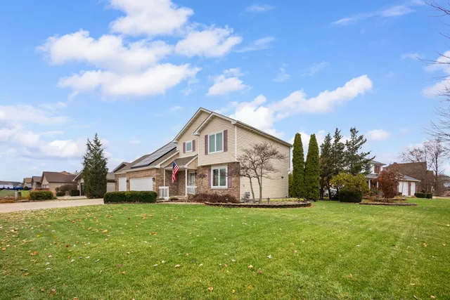 $425,000 | 601 Edgewater Drive, Minooka, IL 60447
