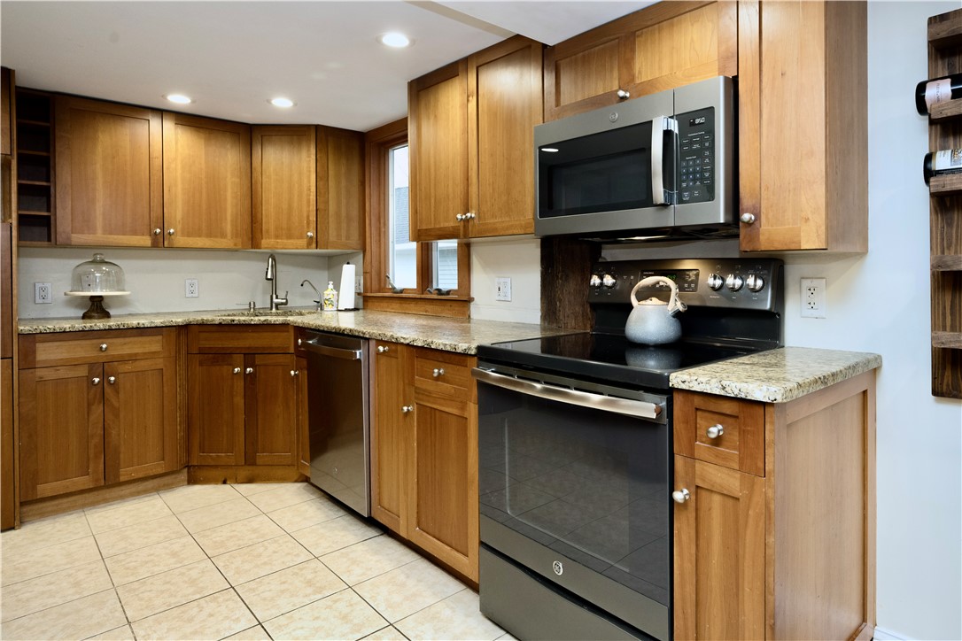 182 Hines Road Cumberland, RI 02864 - Photo 6 of 20